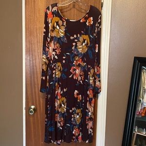 Dress with pockets. Deep purple color.